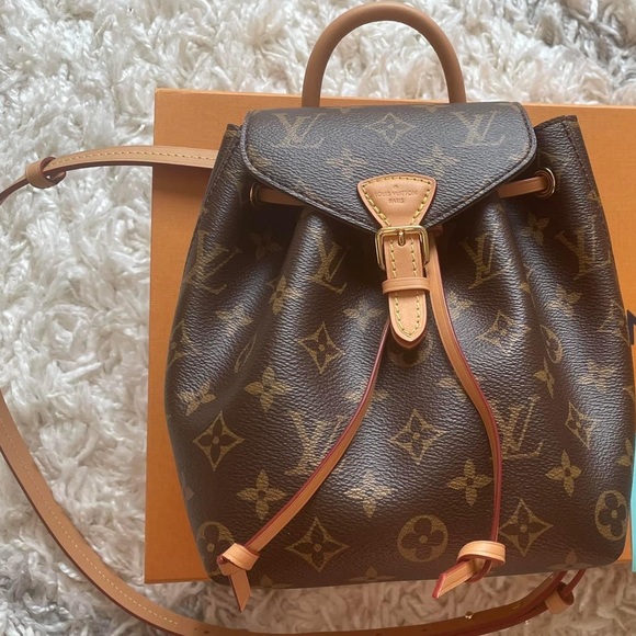 Handbags - Perfect condition! Comes with receipt and box